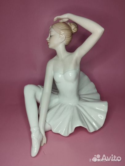 Балерина. Фарфоровая статуэтка
