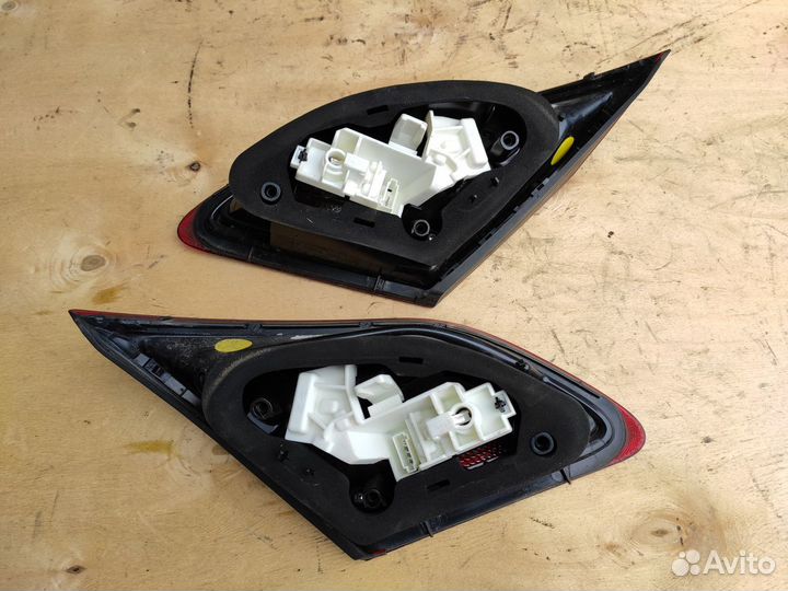 Фонарь задний внешний в крышку на Opel Astra J