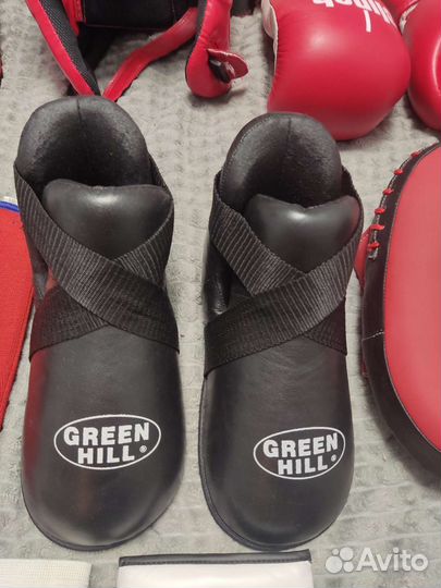 Кикбоксинг/бокс амуниция (шлем, перчатки, футы.)