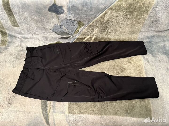 Штаны Nike Sportswear Tech Essentials S