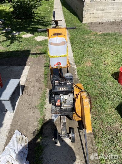 Резчик швов асфальта и бетона в аренду