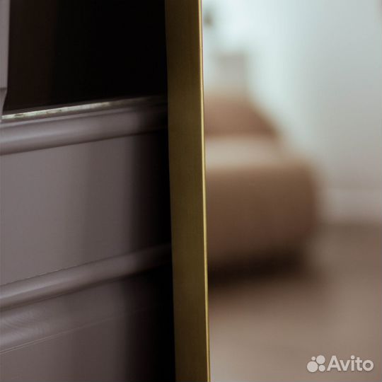 Зеркало в латунной раме