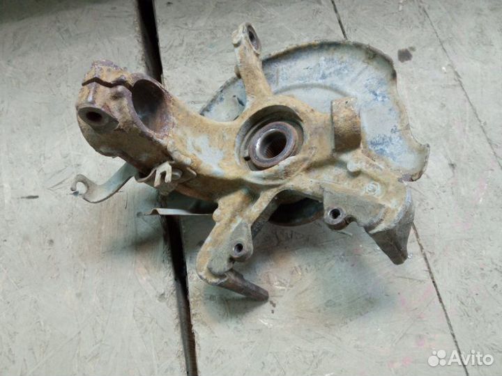 Кулак поворотный передний правый Skoda Fabia 5J2