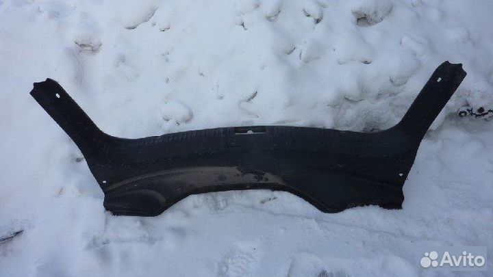 Накладка петли багажника задняя Mazda Axela bkep