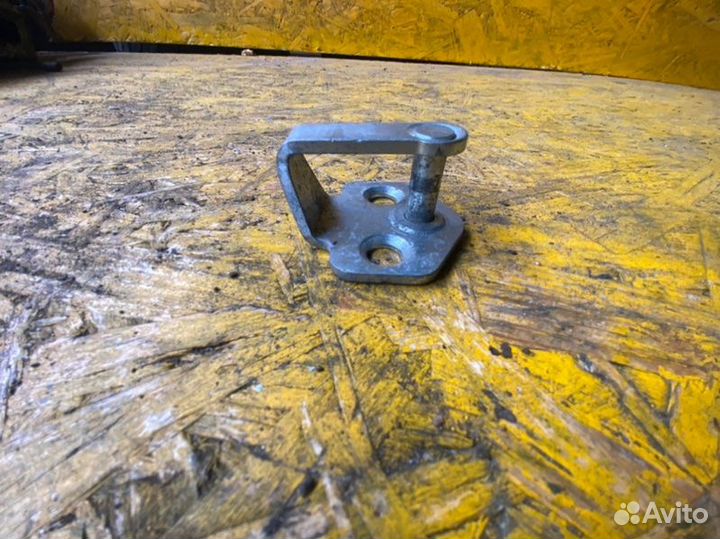 Петля замка двери Ford Fusion 1.6 2006