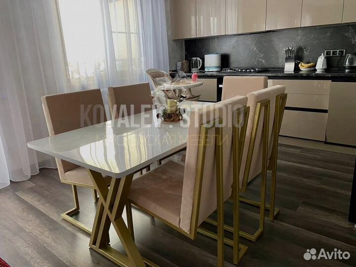 Стол обеденный. Для переговоров