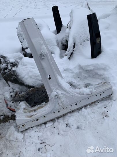 Порог R со стойкой Ford Explorer 5 u502 белый