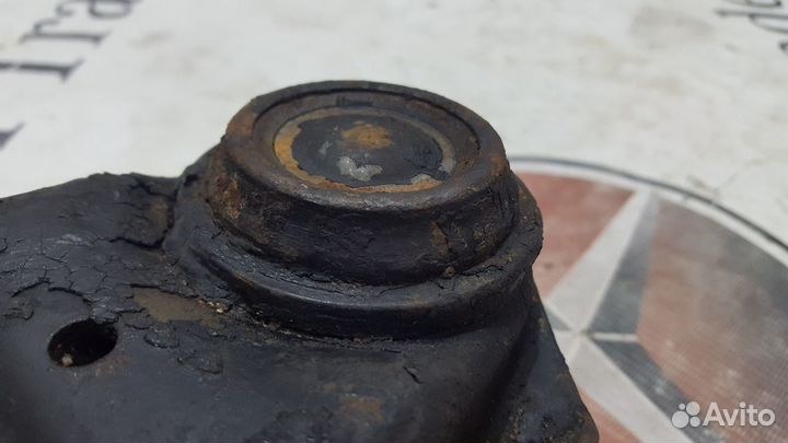 Комплект рычагов на Mercedes-Benz R107 C107 W114