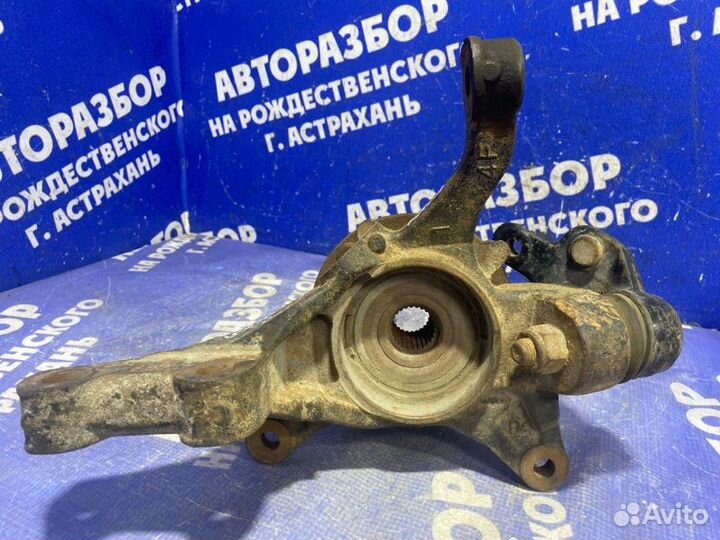 Передний правый поворотный кулак Toyota Camry 30