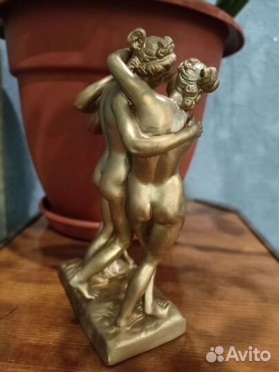 Статуэтка три грации