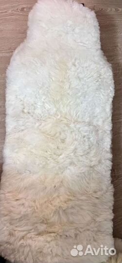 Меховые шкуры на сиденье