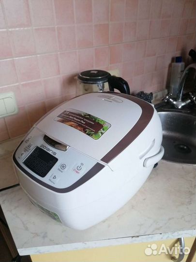 Мультиварка Polaris PMC 0554D в отличном состоянии