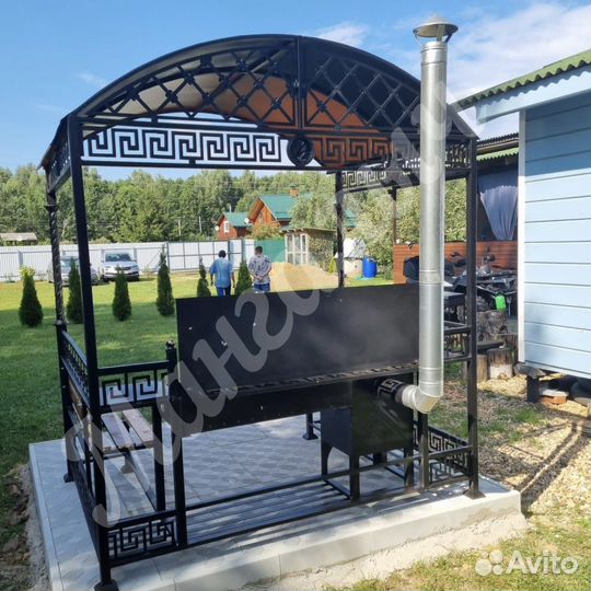 Мангал с крышей