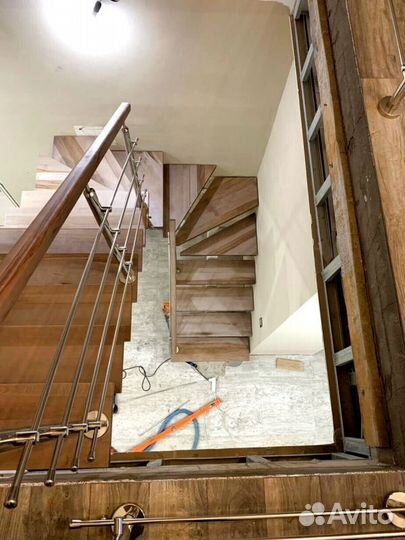 Металлические лестницы с поворотом