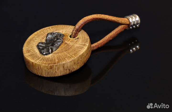 Брелок ключник с метеоритом