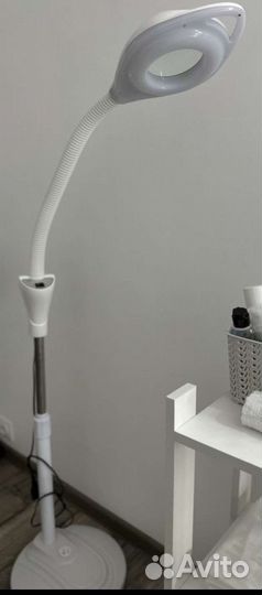 Лампа и тележка косметологическая