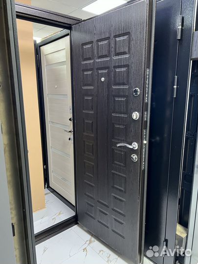 Дверь входная металлическая