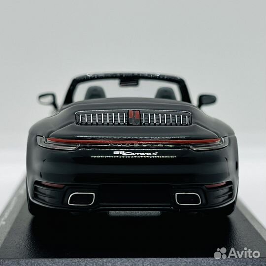 Porsche 911 Carrera 4 Convertible 1/43 Minichamps