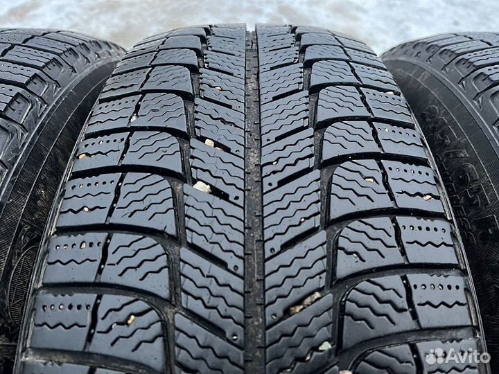 Michelin X-Ice 3 215/65 R17 99T