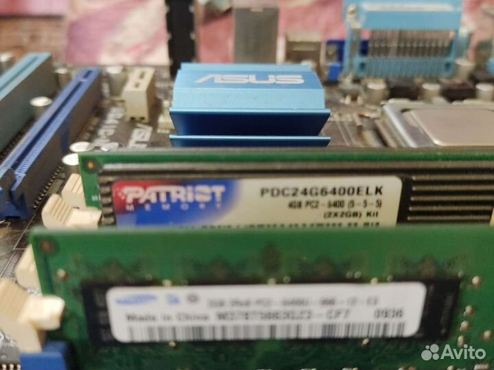 Материнская плата с процессором и памятью