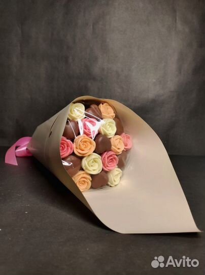 Букет - 19 Шоколадных Роз и Сердец