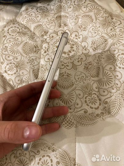 Телефон iPhone se 2020