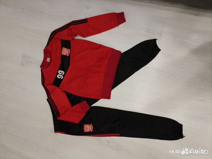 Спортивный костюм и ветровка 