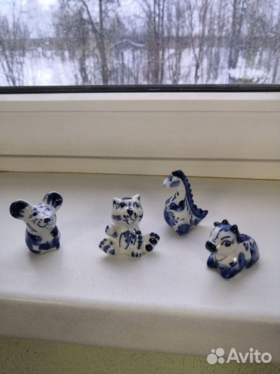 Статуэтки фарфоровые Гжель