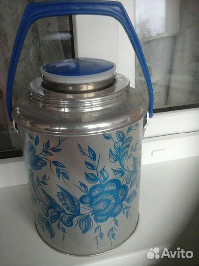 Термос с крышкой