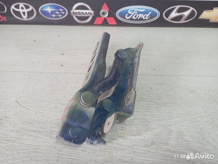 Петля капота передняя правая Skoda Octavia A5 BSF