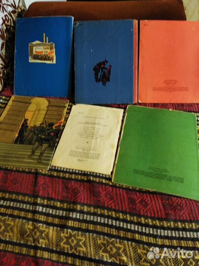 Книги Ленин, Смольный