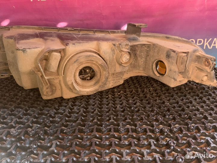 Фара правая Mitsubishi Galant