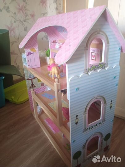 Кукольный домик с мебелью