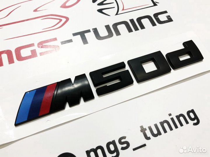 Шильдик на крышку багажника BMW M50d Черный