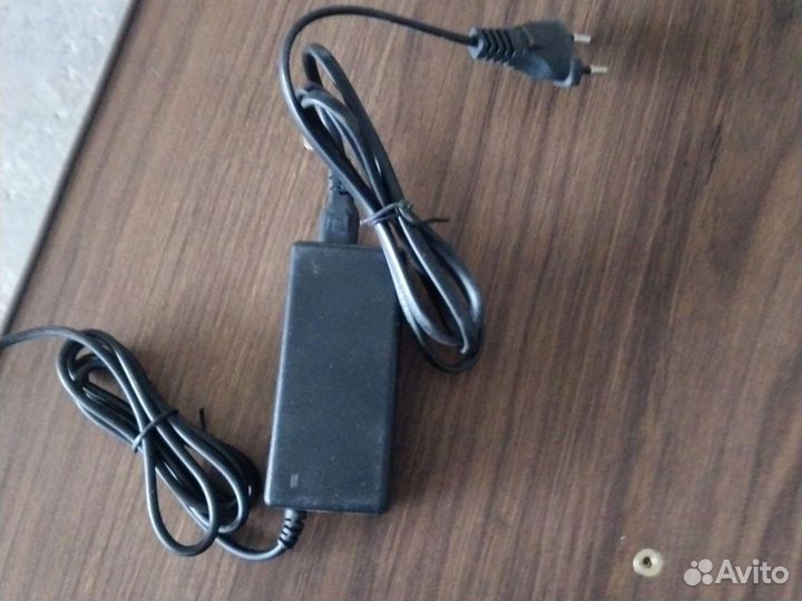 Зарядка для шуруповёртов 12.6 в 3 ампер новая