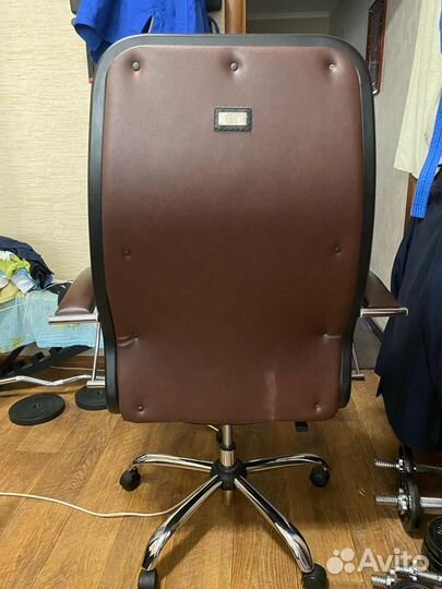Офисное кожаное кресло бу