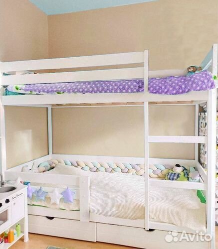 Кровать из натурального дерева двухъярусная 