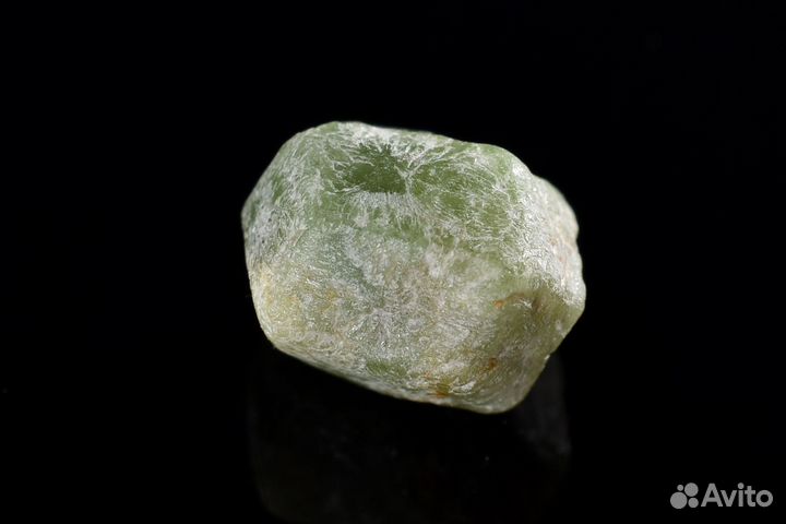 Кристалл. Андрадит (демантоид). Лот №944