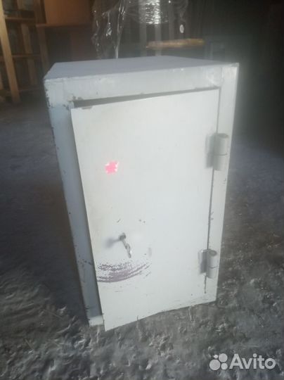 Ящик металлический с замком