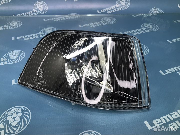 Фонарь указателя поворота правый Volvo S40