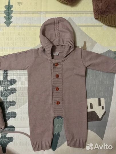 Вязанный комбинезон, шапочка и пинетки