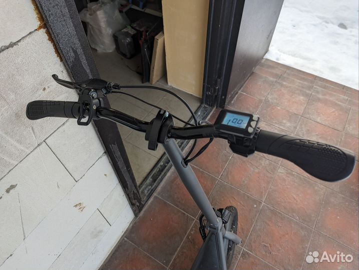 Продам электросамокат iconBIT Trident 120 DUO