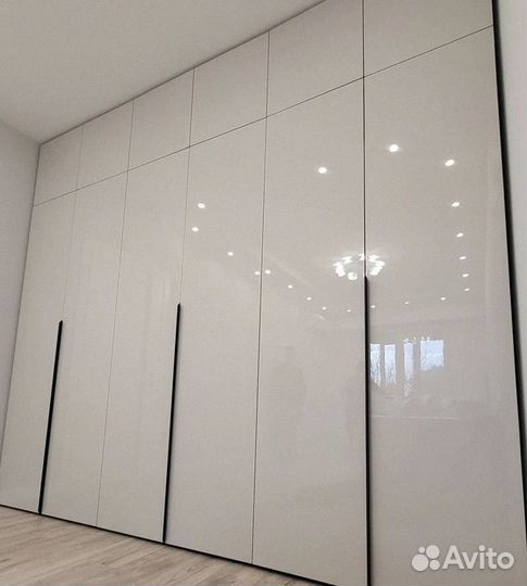 Современный шкаф