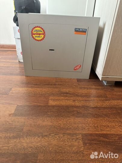 Сейф металлический новый