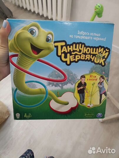 Танцующий червячок игра