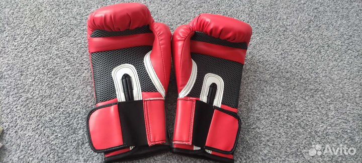 Боксерские перчатки everlast 10 oz