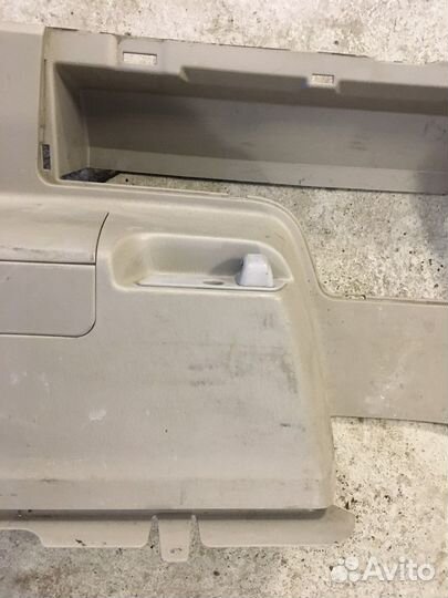 Обшивка багажника правая Toyota 4Runner (2439)