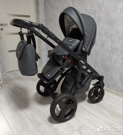 Коляска 3 в 1 Эко кожа идеальное состояние
