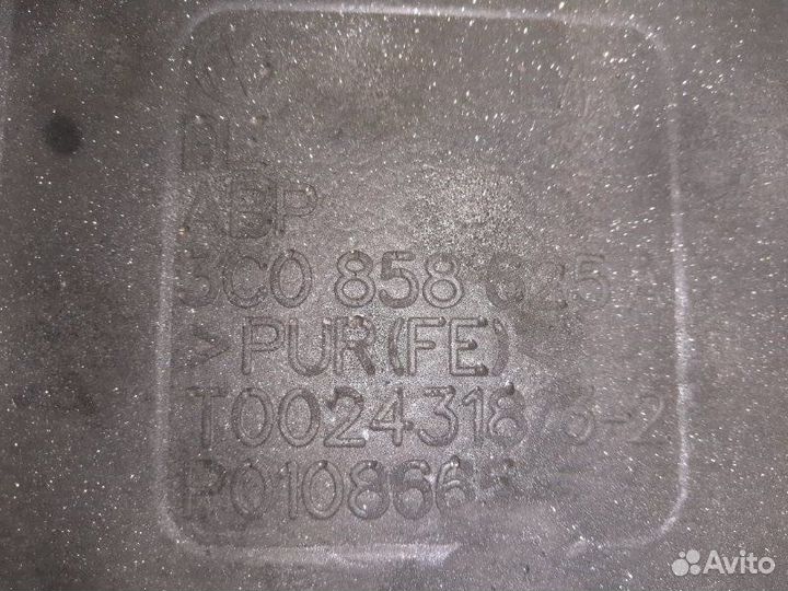 Кожух рулевой колонки Volkswagen Passat