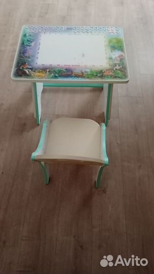 Стол со стулом детский, мячи диаметром 2 метра